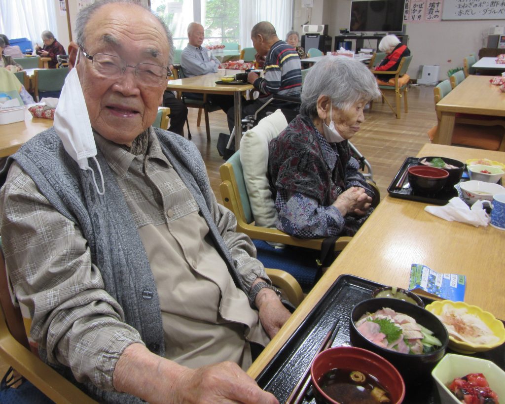 まぐろの炙り丼🍚　R２.５.２３（土）