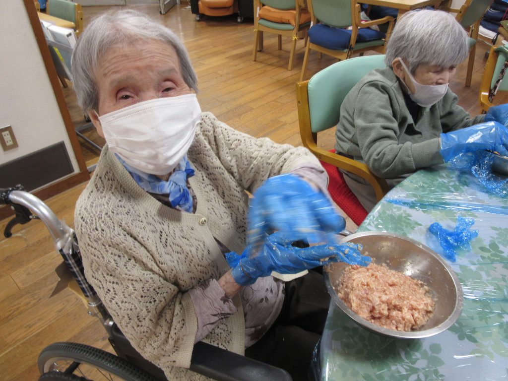 くみのき農園で収穫した玉ねぎで肉まんを作りました！R3.5.21