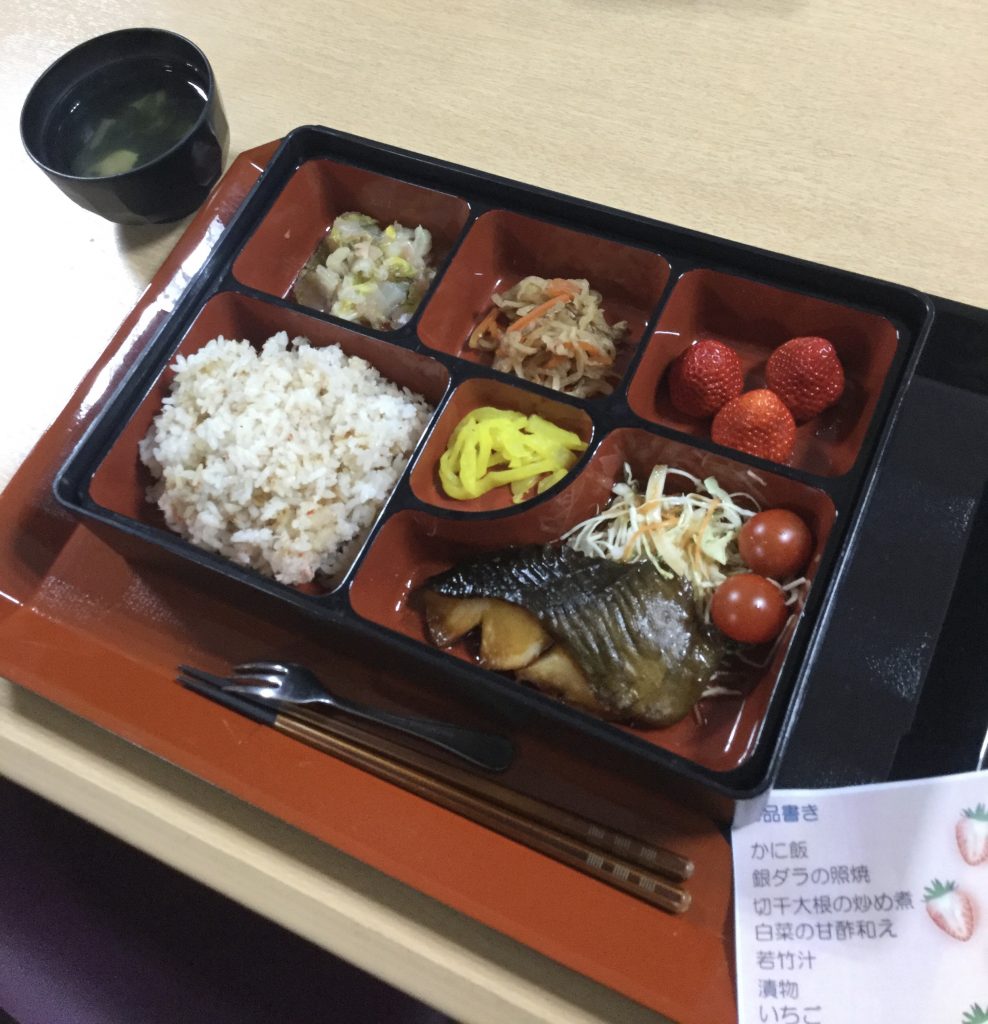 おべんとう箱に料理と楽しみを詰めました♪