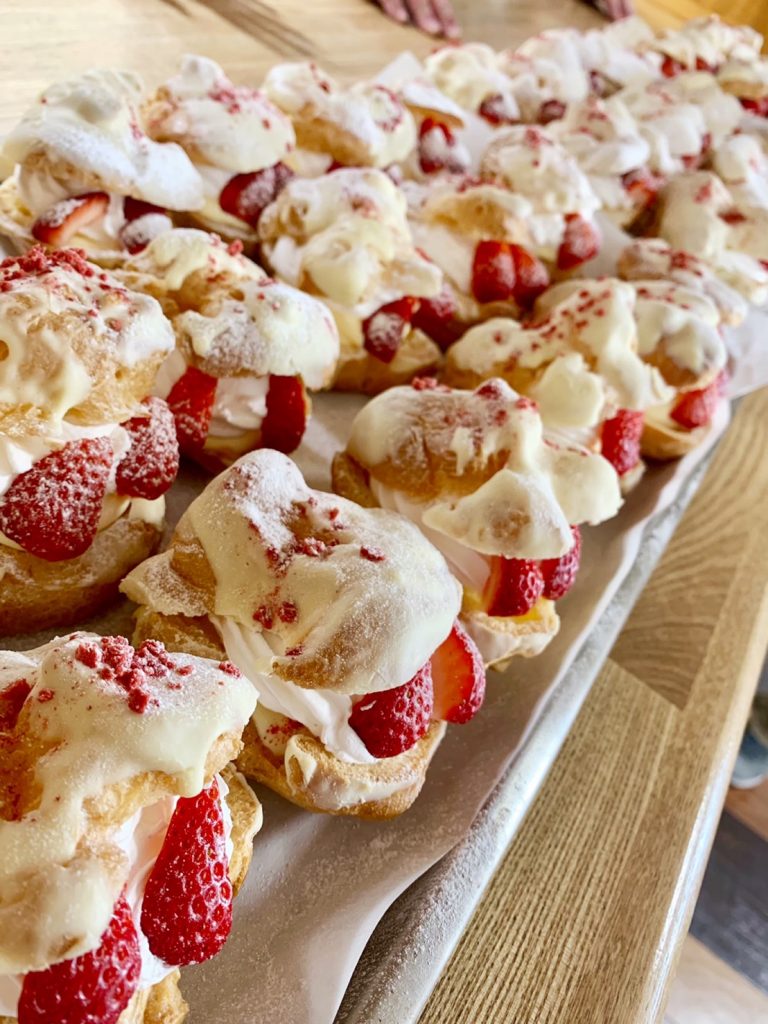 季節を取り入れた桜のシュークリーム🌸