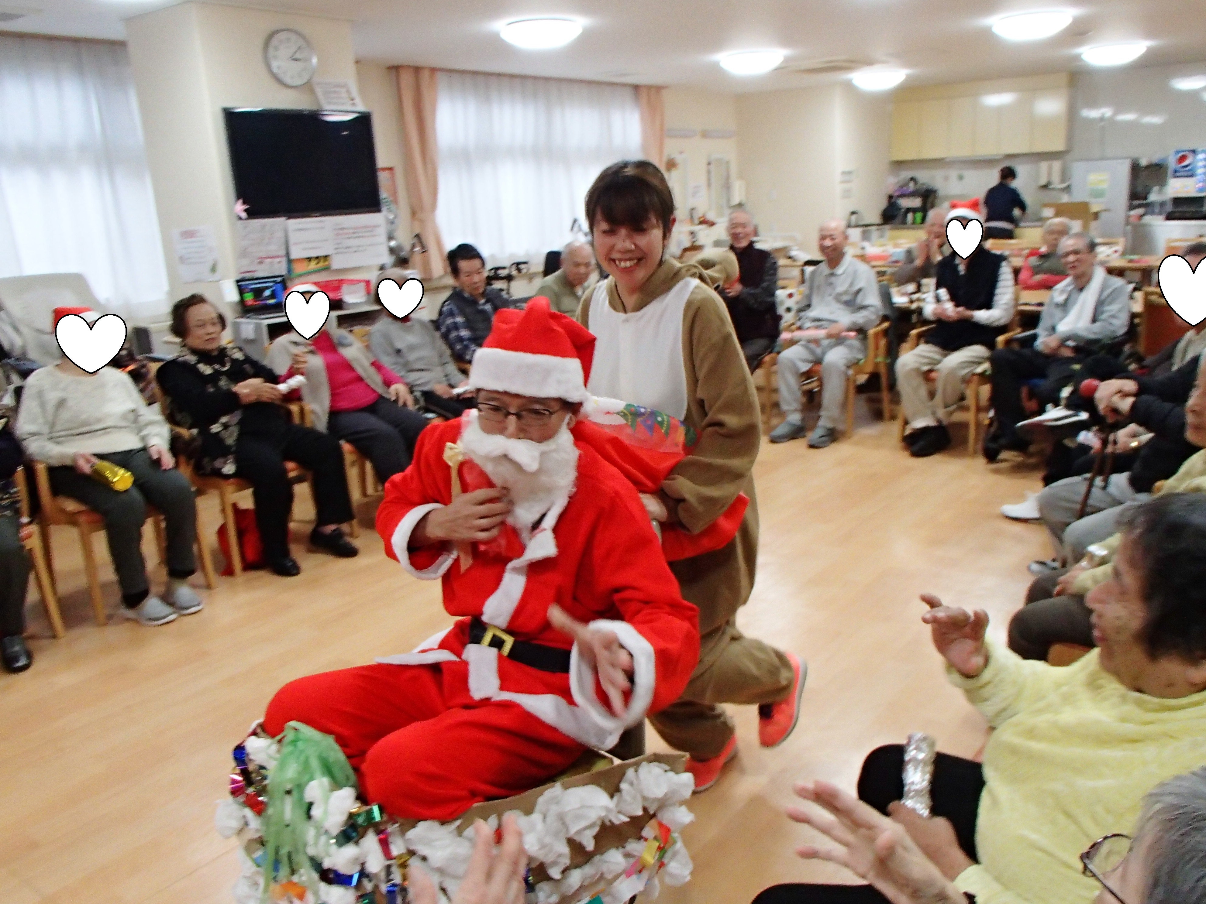 ゲームあり、音楽ありのクリスマス会( ´∀｀ﾉﾉﾞ☆ﾊﾟﾁﾊﾟﾁﾊﾟﾁﾊﾟﾁ