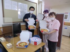 「ドミノピザ堺店」より、美味しいプレゼント