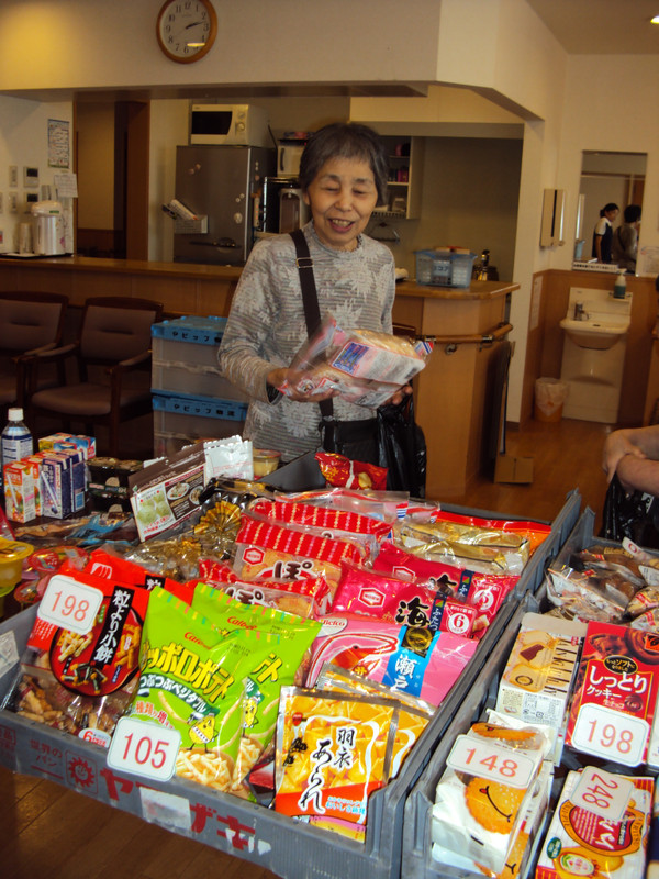 お菓子販売会（H23.8.18)