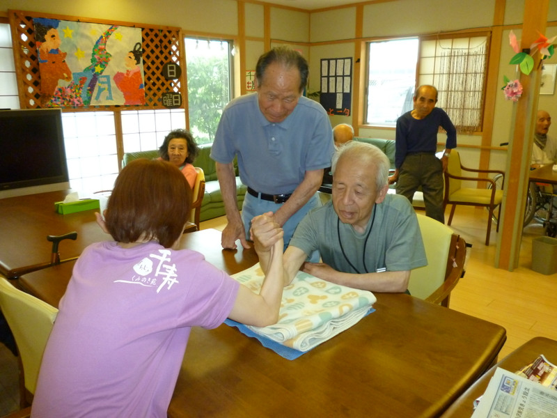 暑さも吹っ飛ばせ！腕相撲大会・・・・・