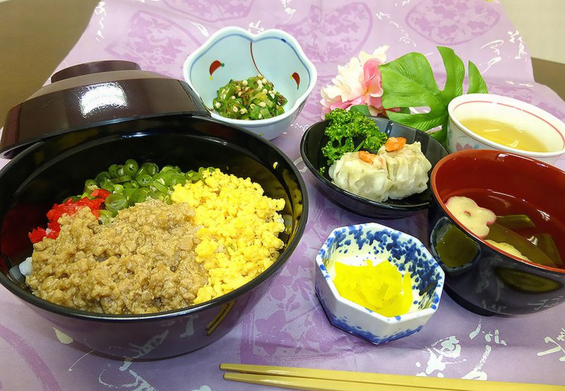 三色そぼろ丼！！