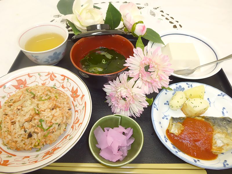 鮭とシメジの和風炒飯！！