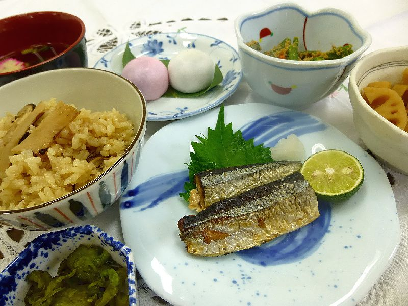 焼きさんまとマツタケごはん！！