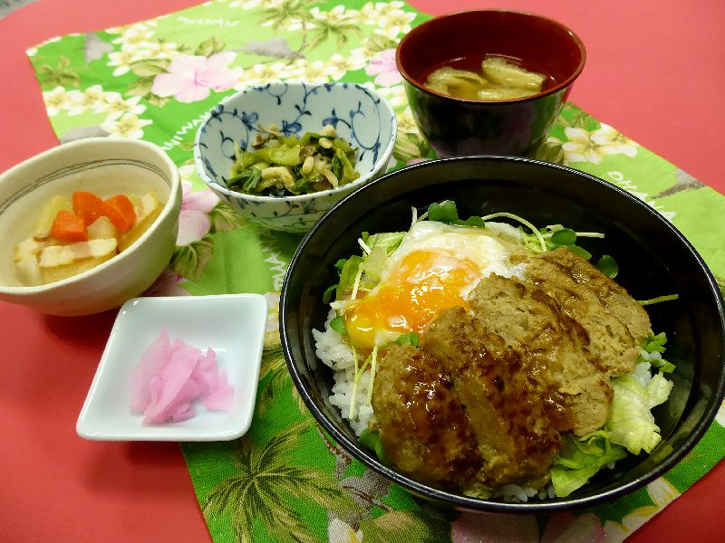 ロコモコ丼…(^_−)−☆