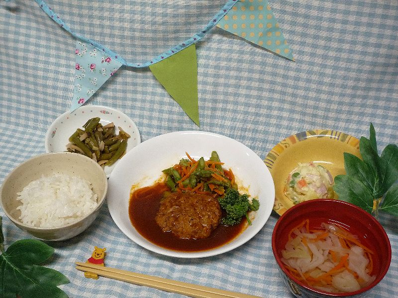 くみのき苑　本部発 煮込みハンバーグ！！…(^_−)−☆