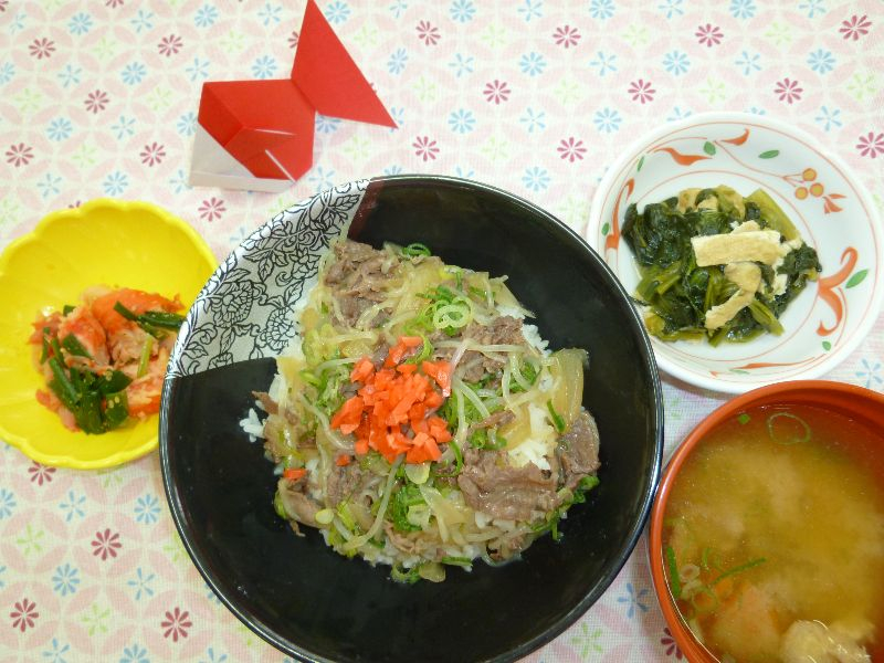 くみのき苑ゆらら　　牛丼！！…(^_−)−☆