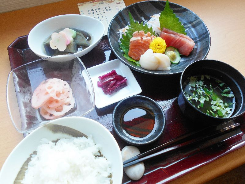 くみのき苑　もず陵南 刺身（マグロ・サーモン・甘えび）！！…(^_−)−☆