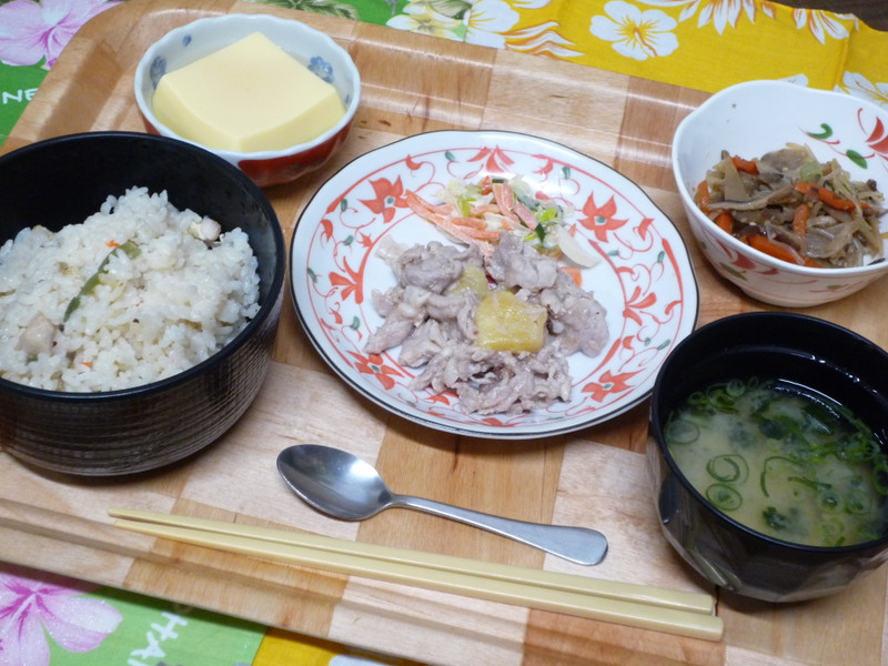 くみのき苑本部　山菜ごはん