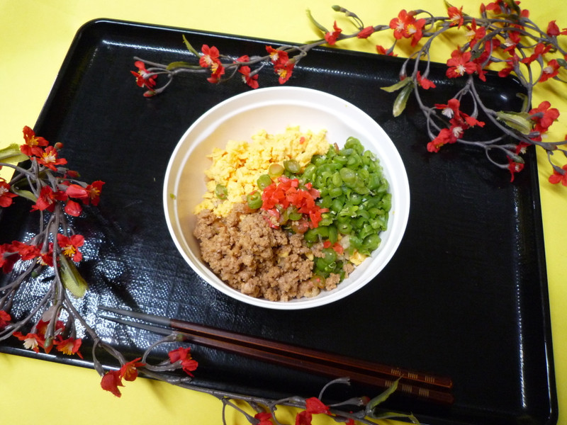 くみのき本部　そぼろ丼