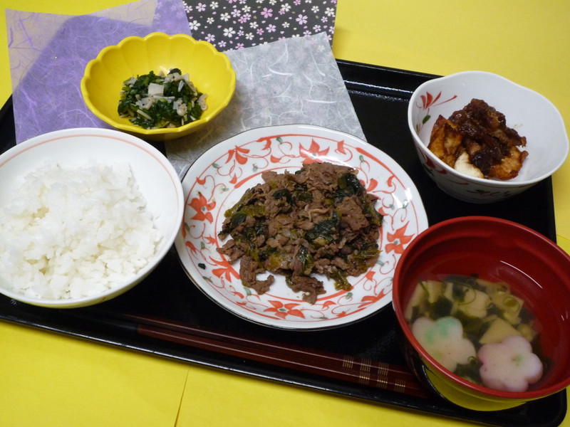 くみのき本部　牛肉とほうれん草のオイスターソース炒め