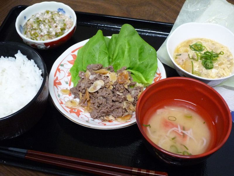 くみのき苑本部　牛肉のアーモンド焼