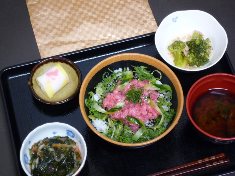 くみのき苑本部　ねぎとろ丼