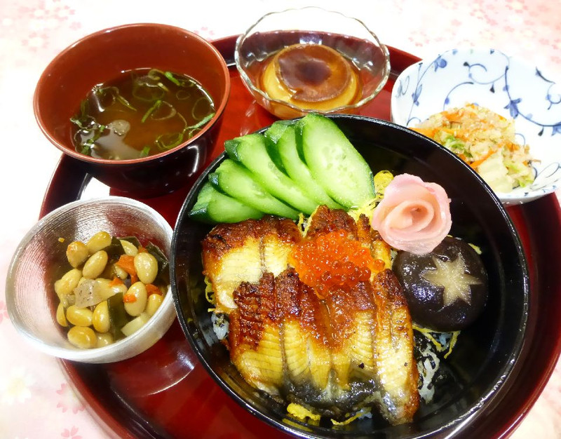 くみのき苑堺北　うなぎ散し寿司