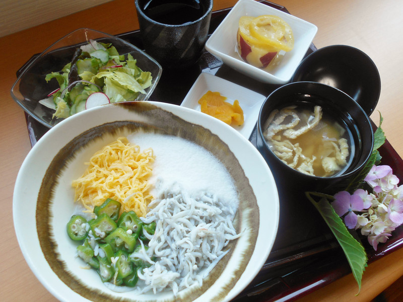 くみのき苑もず陵南　釜揚げシラス丼