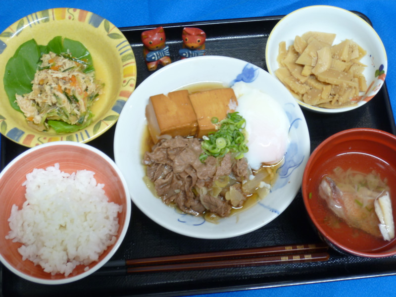 くみのき苑本部　温玉肉豆腐