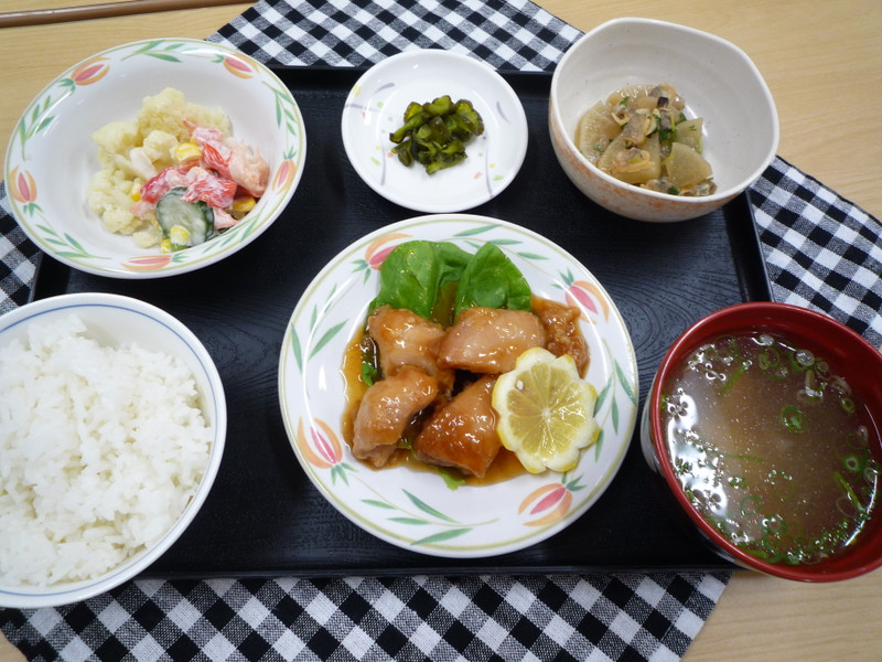 くみのき苑ゆらら　鶏唐揚の甘酢あんかけ