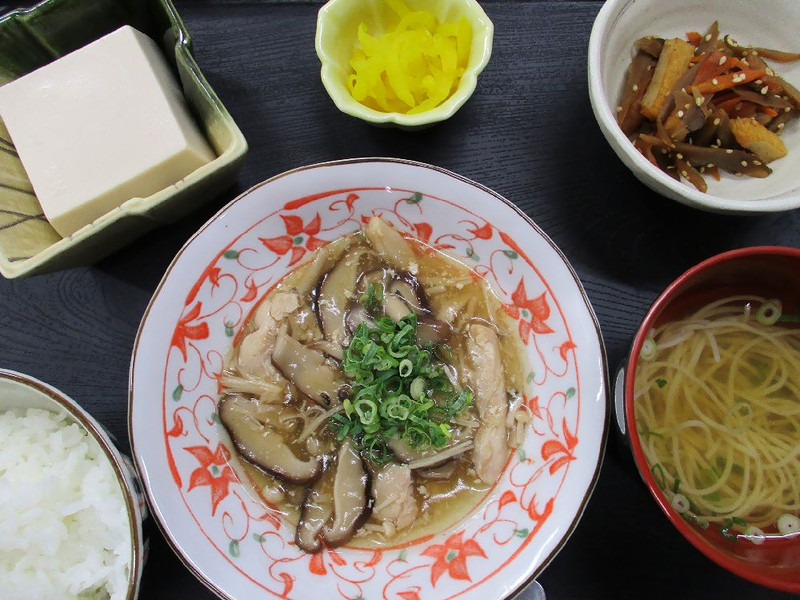 くみのき苑堺北　鶏肉のきのこあんかけ