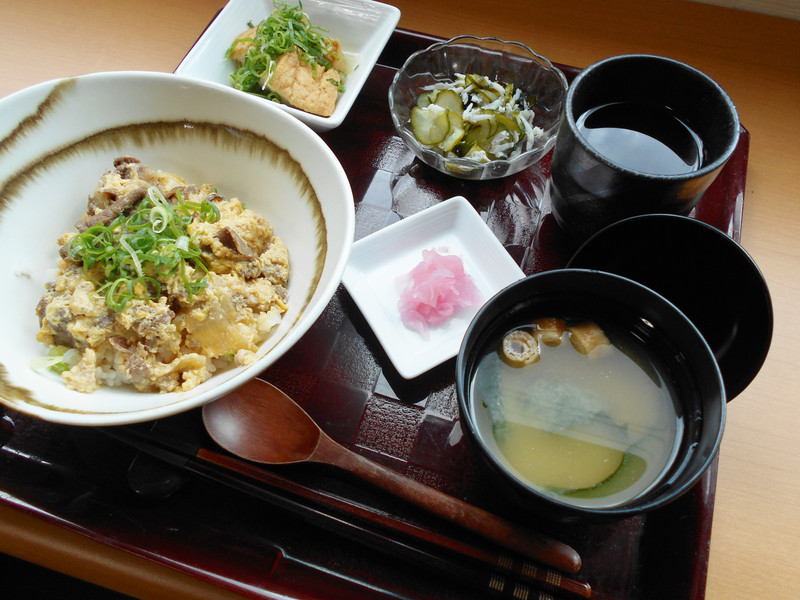 くみのき苑もず陵南　牛玉丼