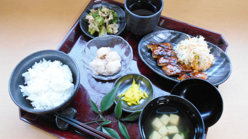 くみのき苑もず陵南　鶏肉の照焼