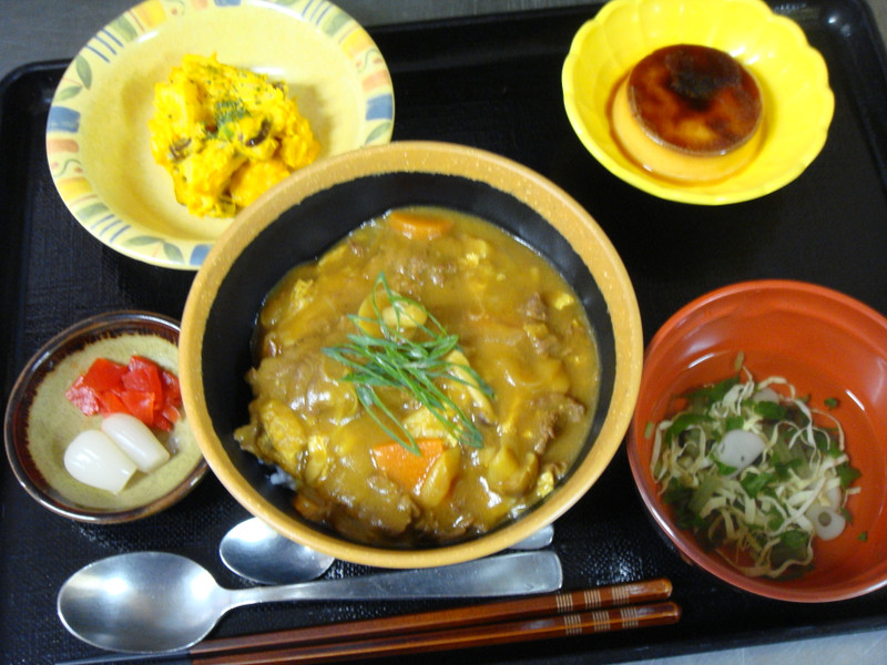 くみのき苑本部　カレー丼