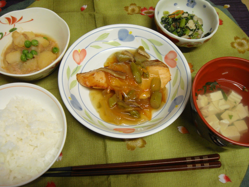 くみのき苑本部　焼鮭の野菜あんかけ