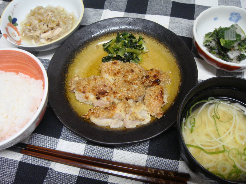 くみのき苑　鶏肉のごま味噌照り焼き