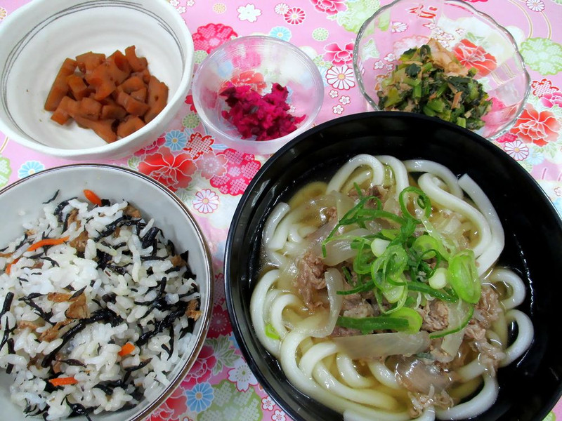 くみのき苑堺北　ひじきごはん&肉うどん