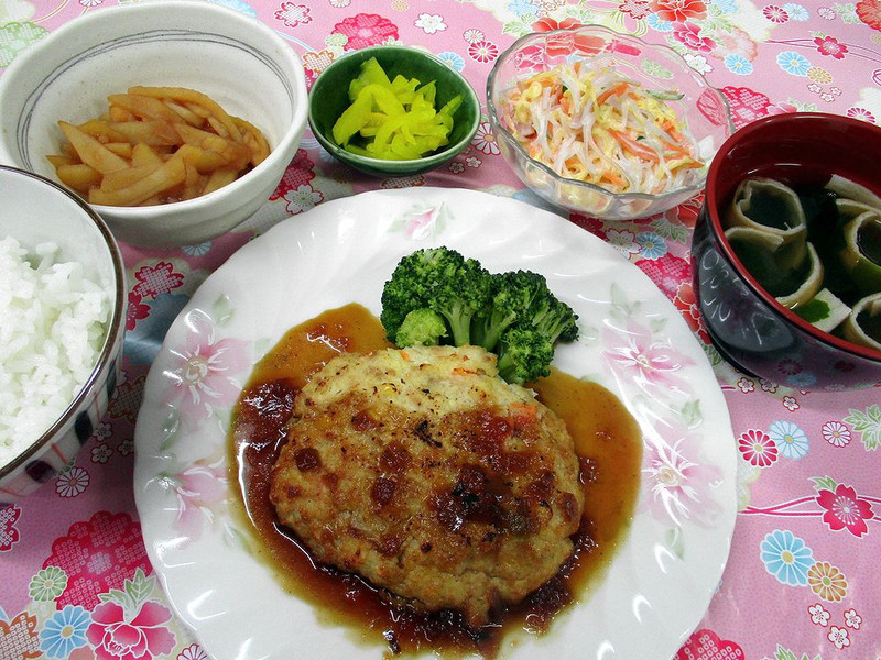 くみのき苑堺北　豆腐ハンバーグ