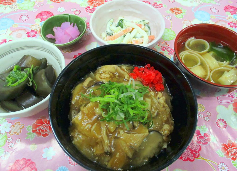 くみのき苑堺北　豚肉とキノコの甘辛丼