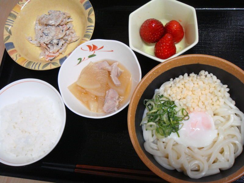 くみのき苑本部　温玉ぶっかけうどん