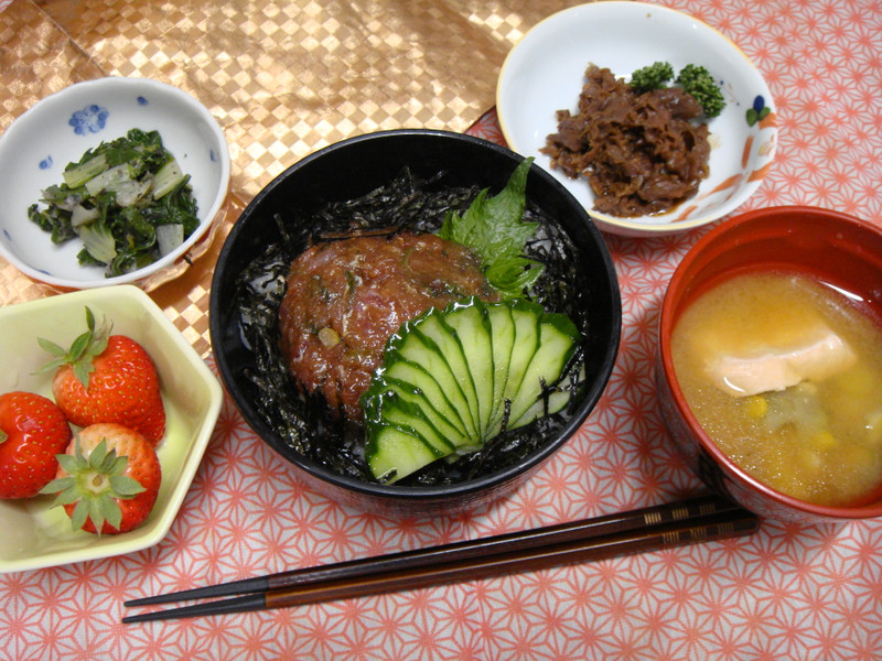 くみのき苑本部　ねぎとろ丼