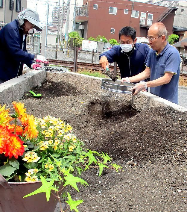 草花にやさしい土壌づくりにチャレンジしました！！