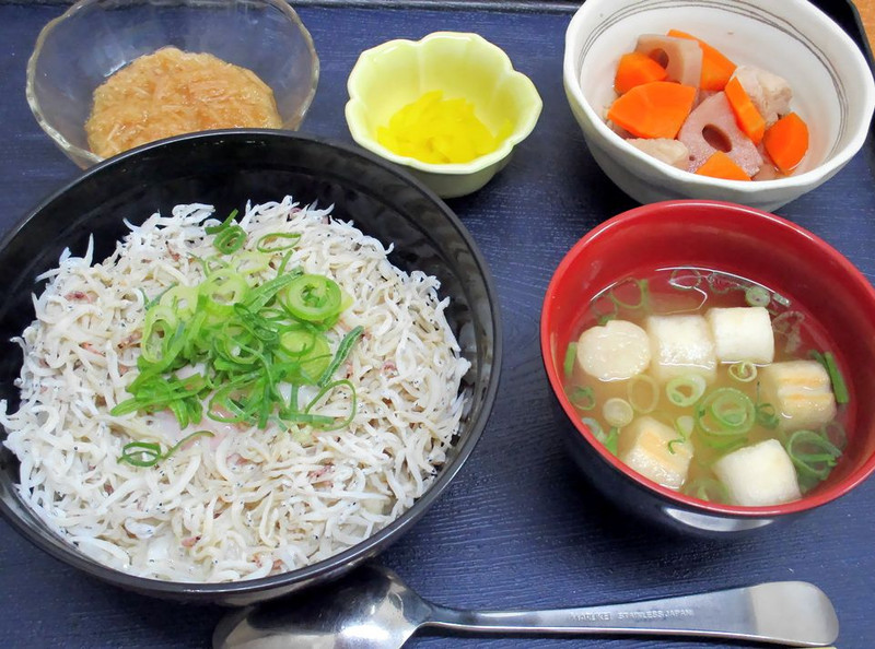 くみのき苑堺北　釜揚げシラス丼