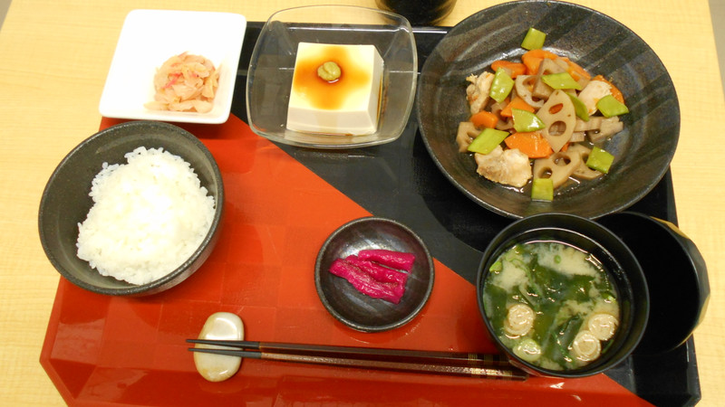 ☆くみのき苑 もず陵南　鶏肉とレンコンの炒め煮☆