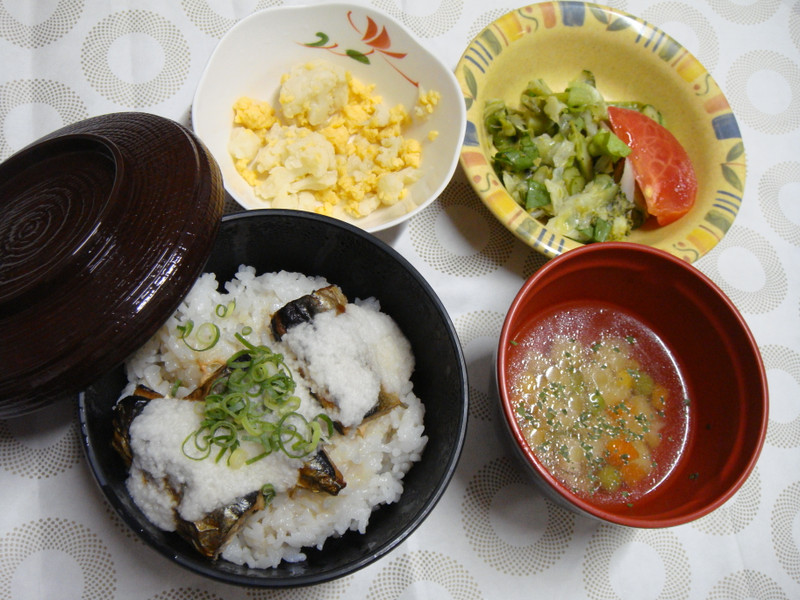 くみのき苑本部　とろろさんま丼