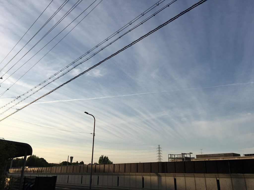 良い天気！・・飛行機雲・・（平成３０年５月１２日）