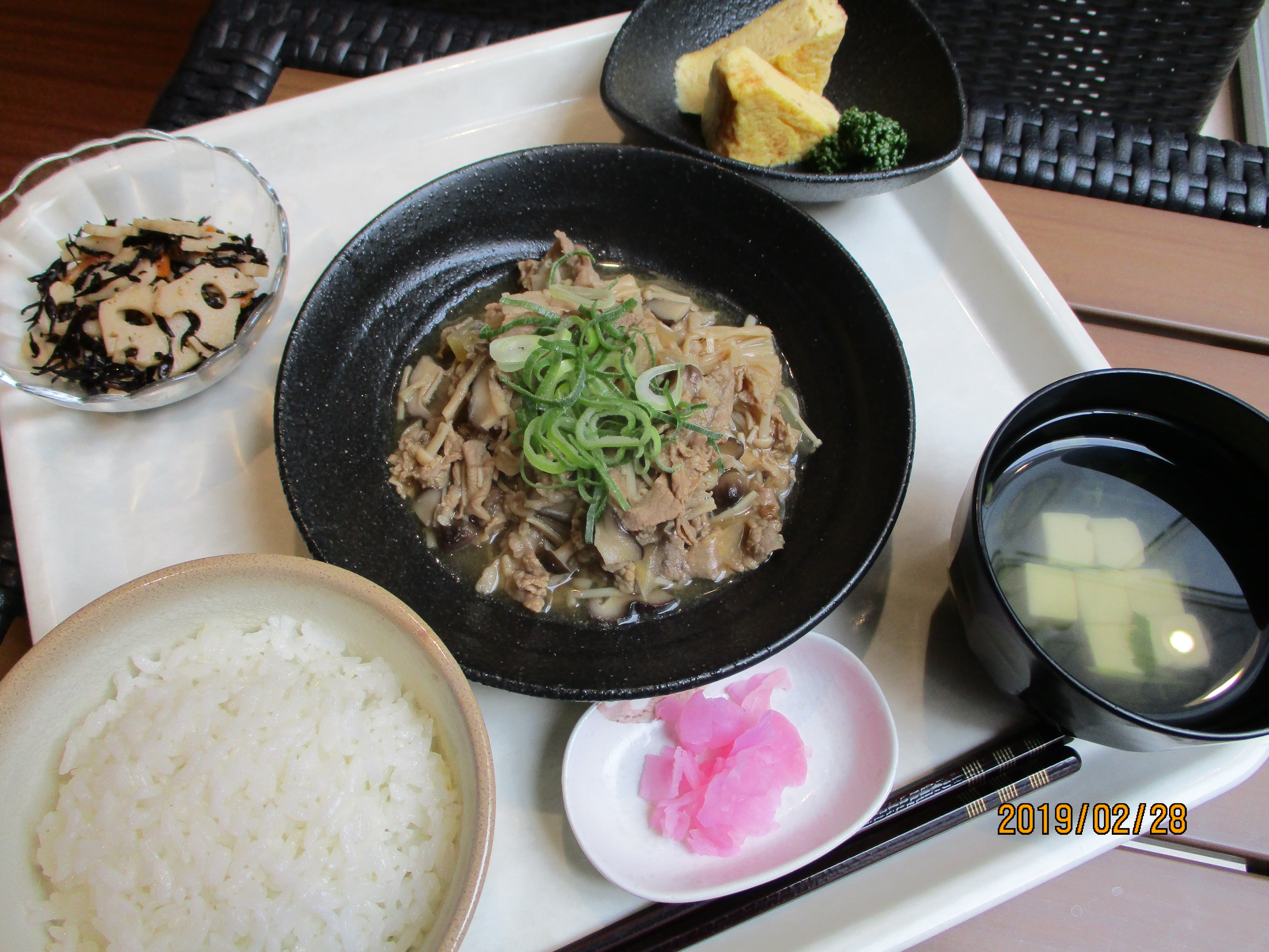 くみのき苑しらさぎ　牛肉ときのこのすき煮