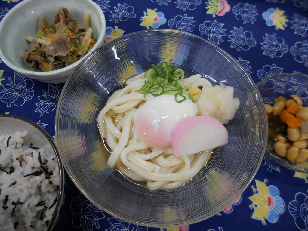 くみのき苑堺北　温玉卸ぶっかけうどん