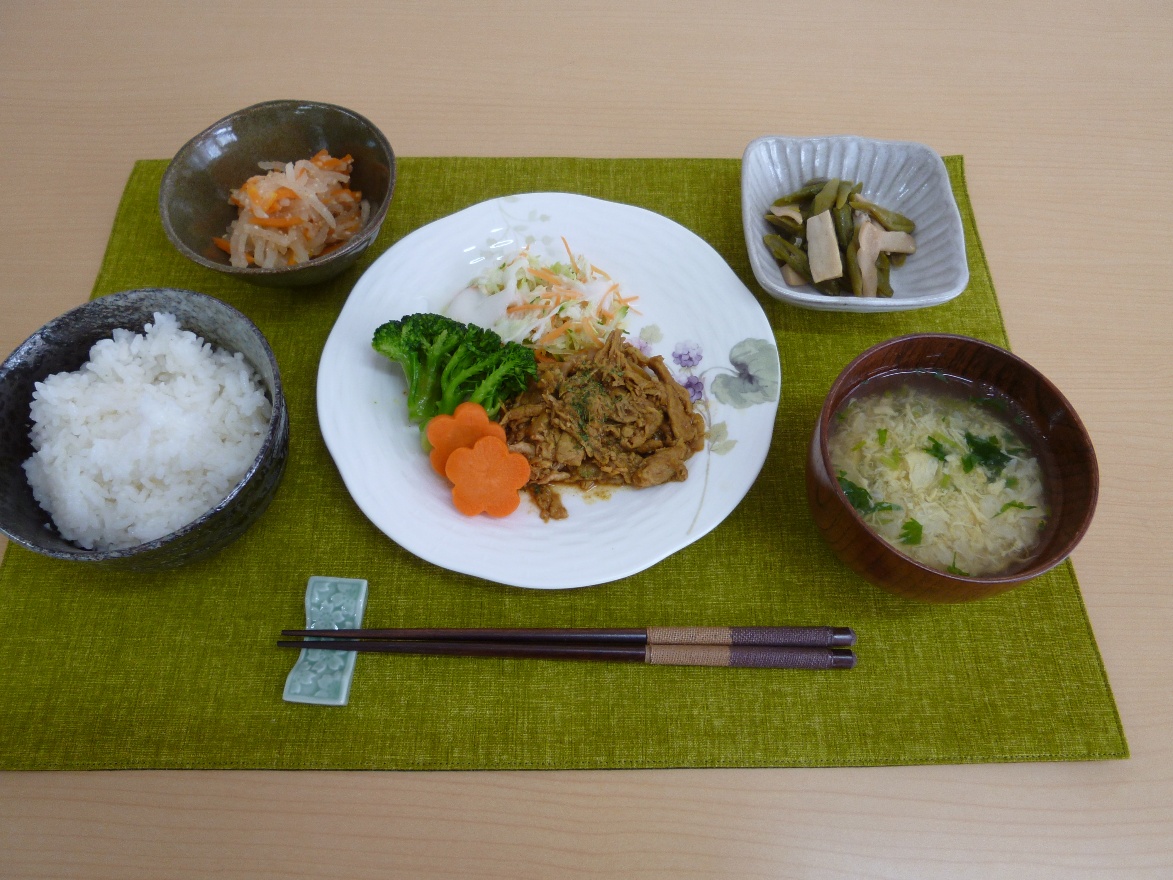 くみのき苑ゆらら　豚肉のカレー照焼