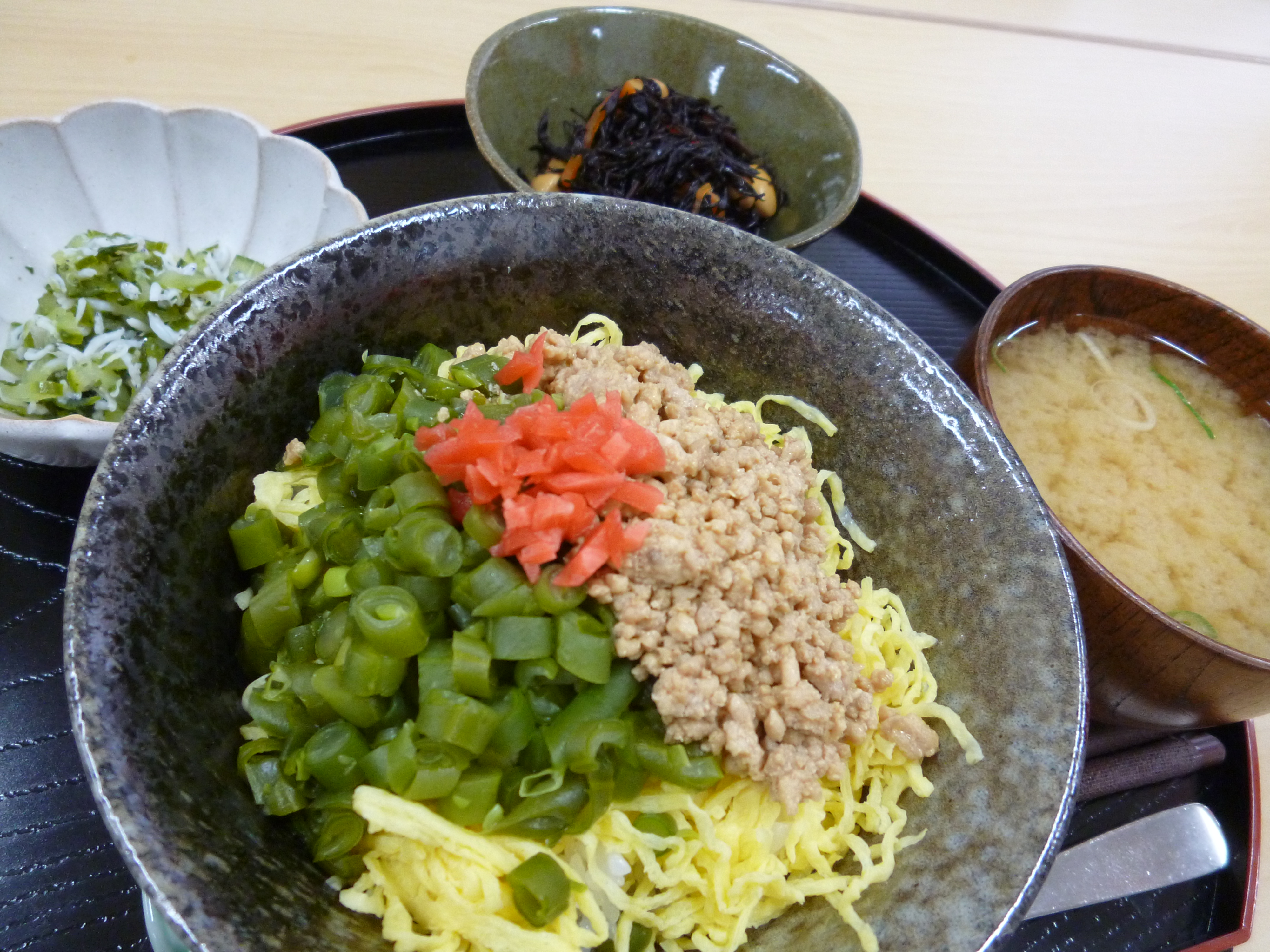 くみのき苑ゆらら　そぼろ丼