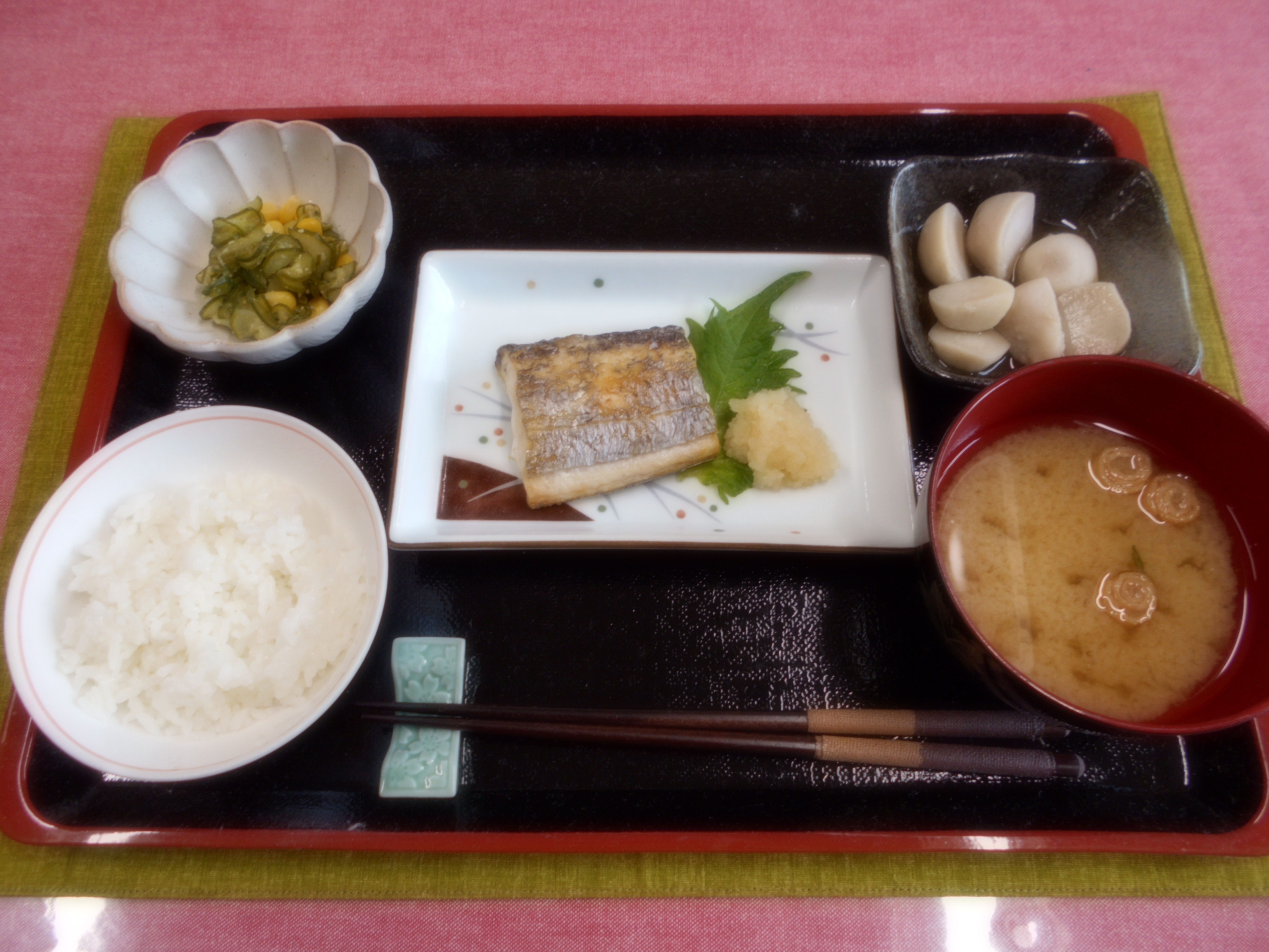 くみのき苑本部　太刀魚の塩焼