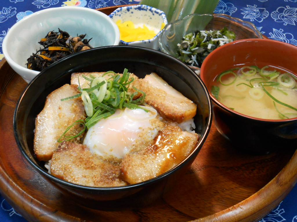 くみのき苑堺北　炙り豚バラ丼