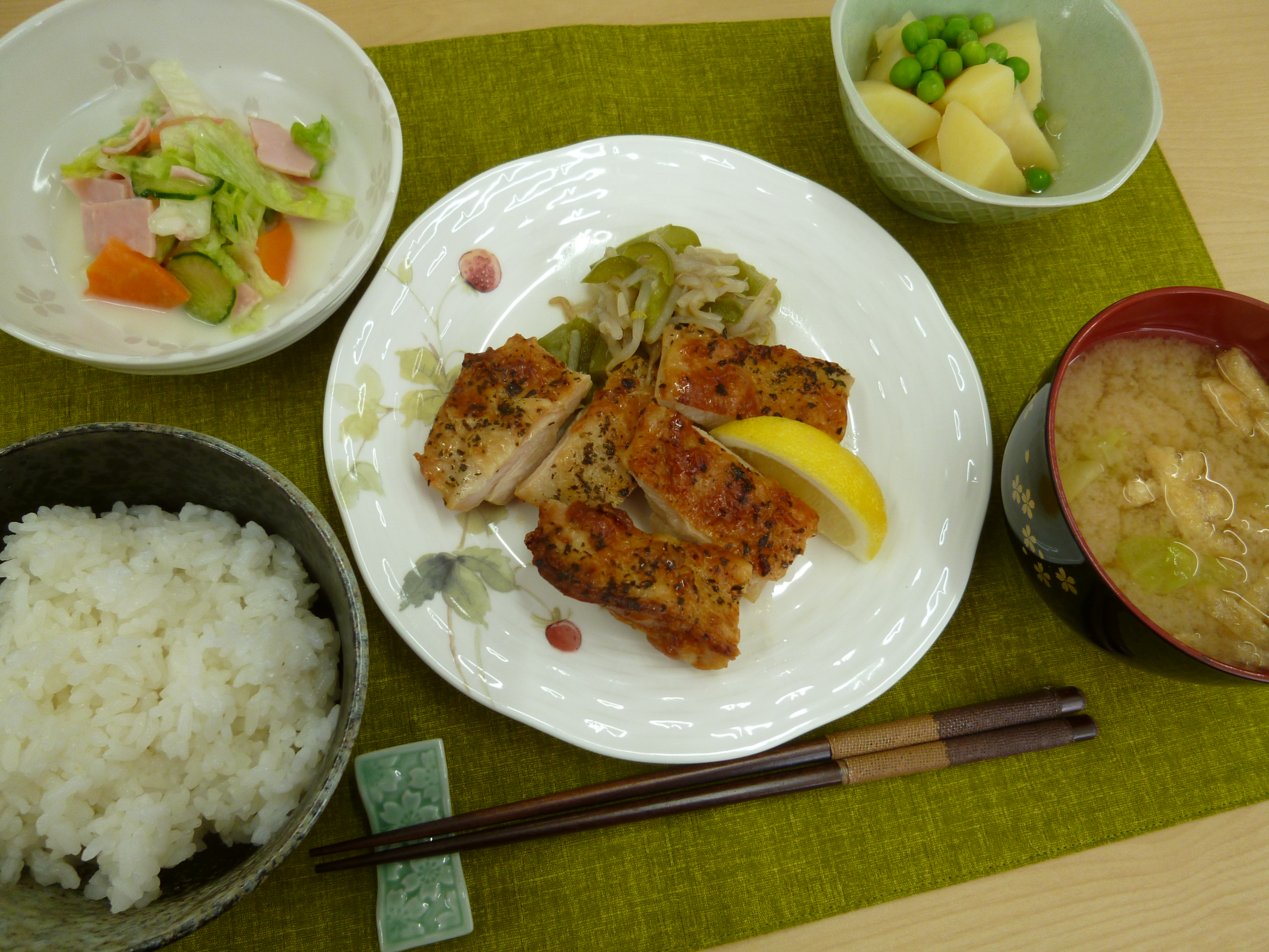 くみのき苑ゆらら　バジルチキン