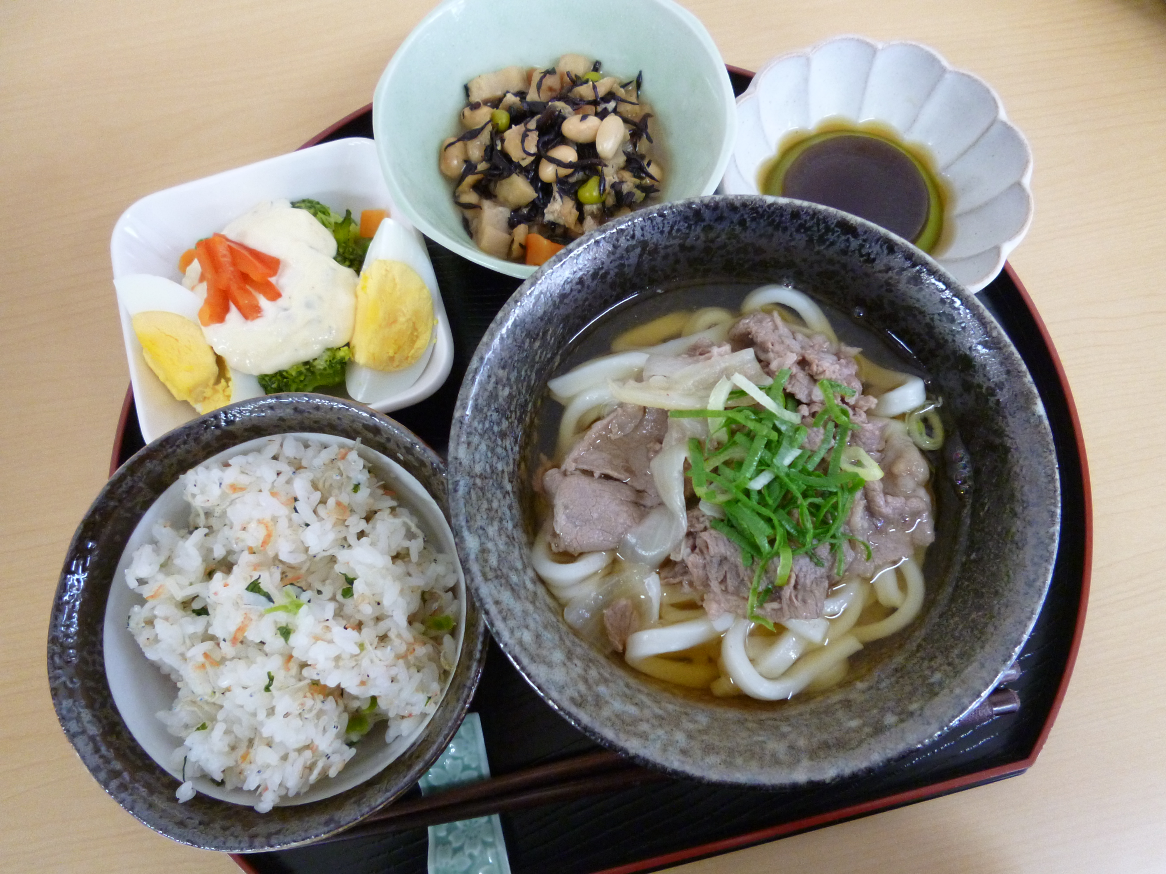 くみのき苑ゆらら　肉うどん