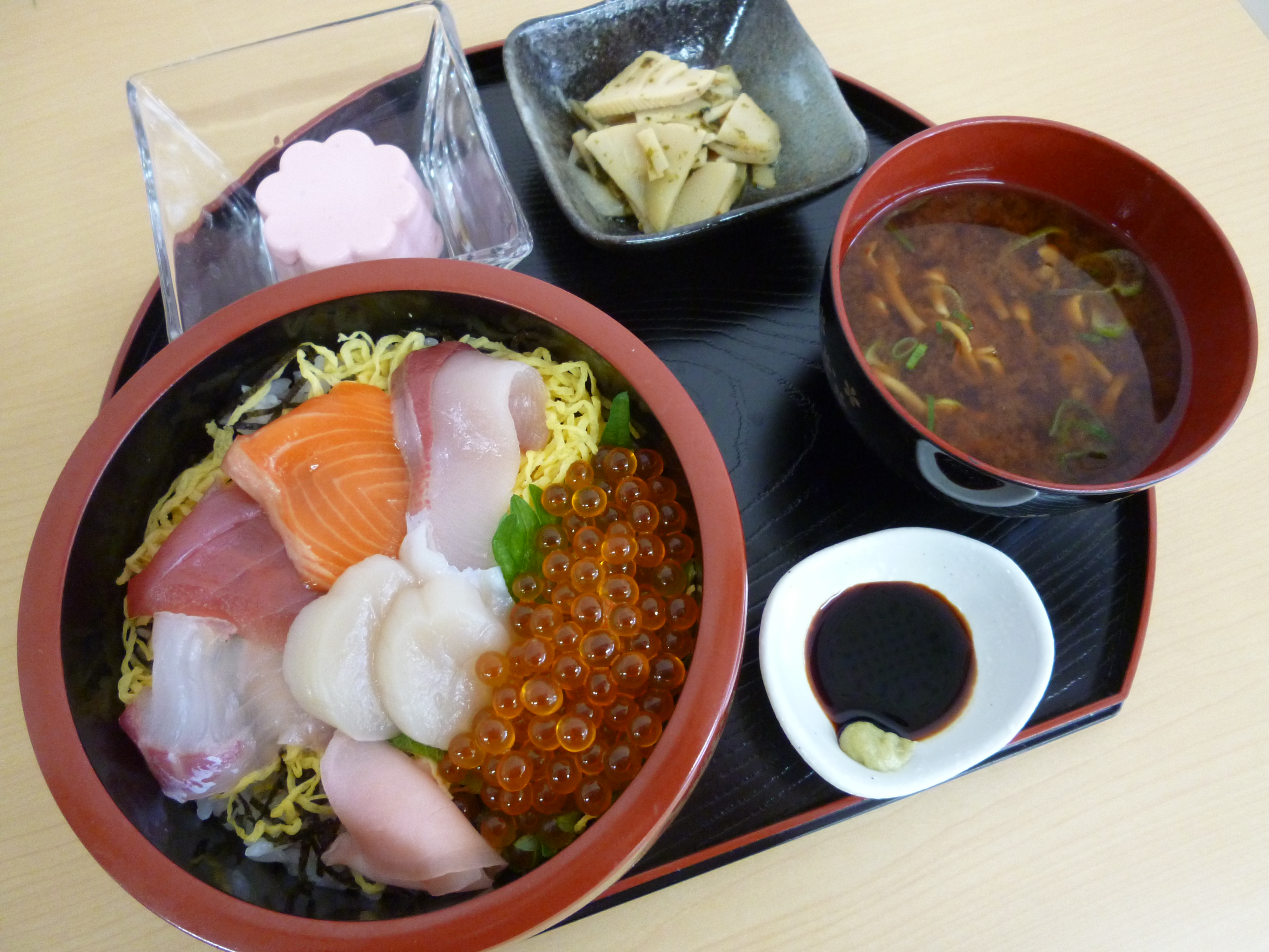 くみのき苑ゆらら　海鮮丼