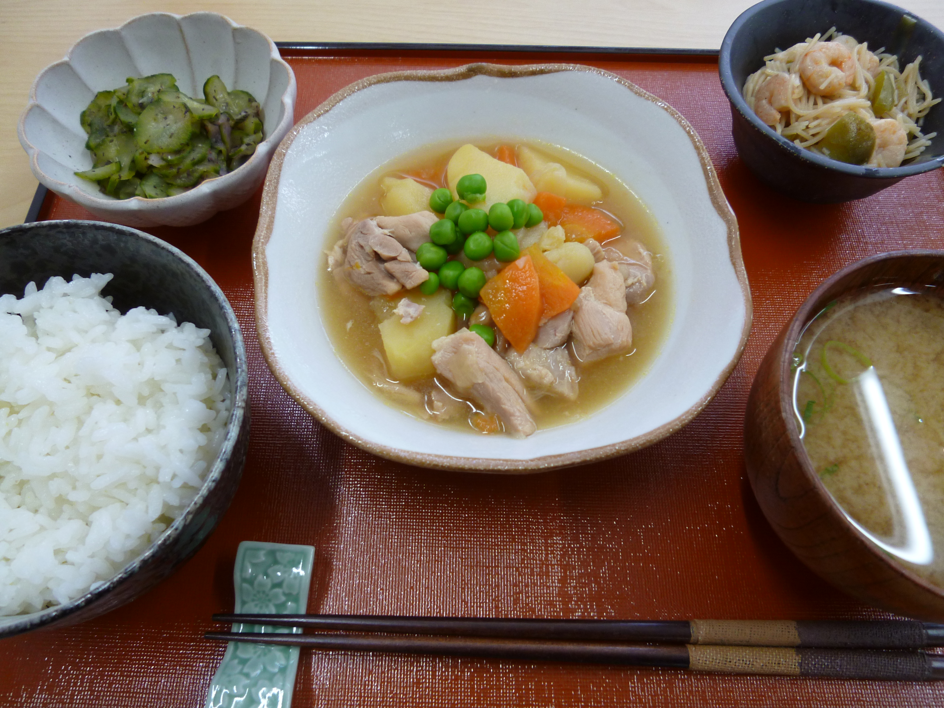 くみのき苑ゆらら　鶏肉とポテトの和風煮付